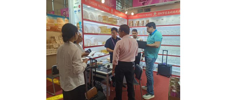富晶玻璃亮相第 139 届广交会 新品惊艳全场 宾客云集询价火爆